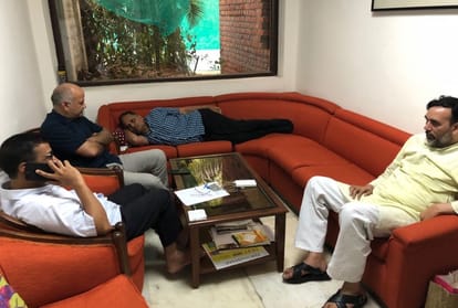 kejriwal urges pm modi to give green signal to officers to end strike in delhi