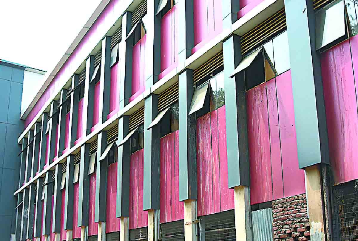patient jumped from hospital window and died