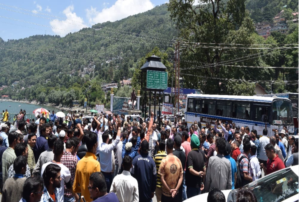   Protest against parking and traffic plan after high court order in nainital