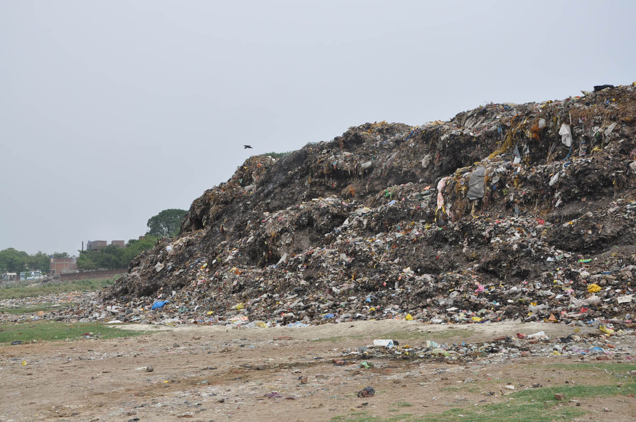 Garbage thrown into river Tamas