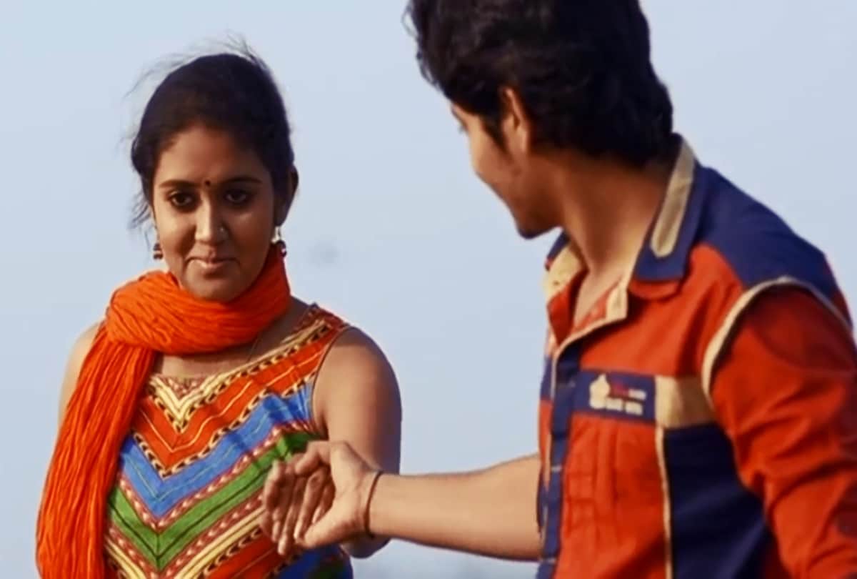 Janhvi kapoor and ishaan khattar film dhadak opening day may earn around 10 crores