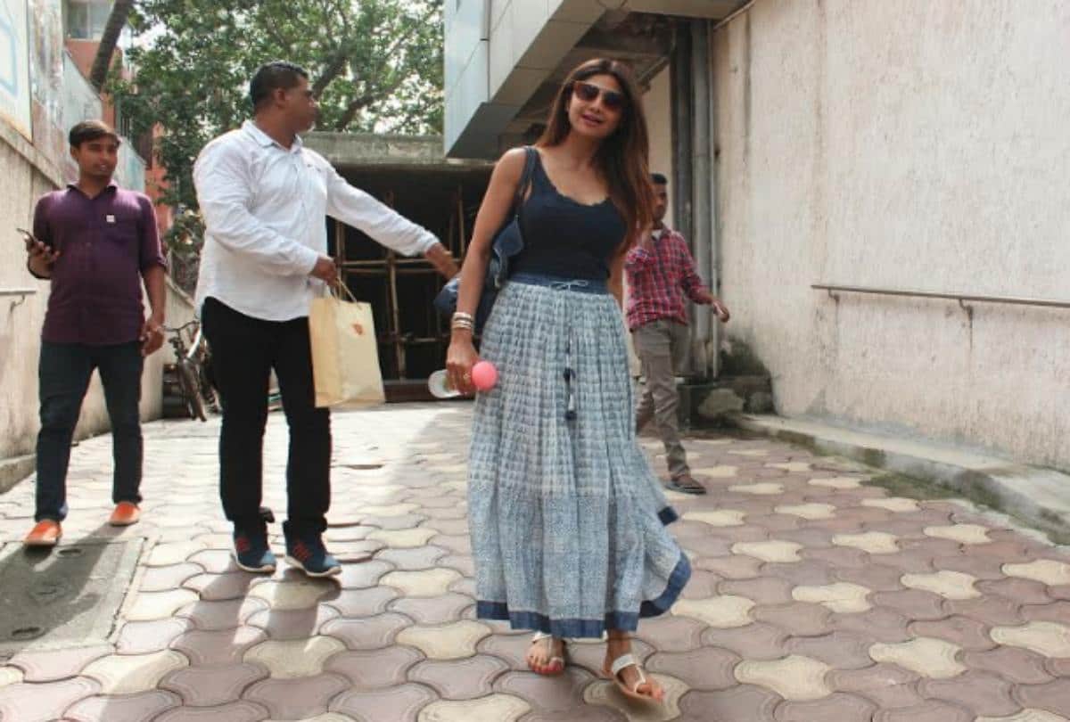 Bollywood actress Shilpa Shetty spotted in Bandra photos viral 
