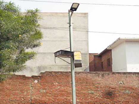 Solar lights showpiece, battery and plates stealing