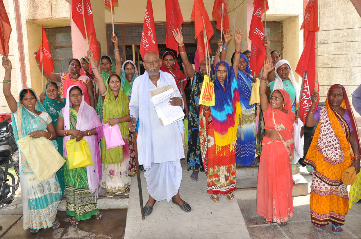 Demonstration of the villagers at the supply office