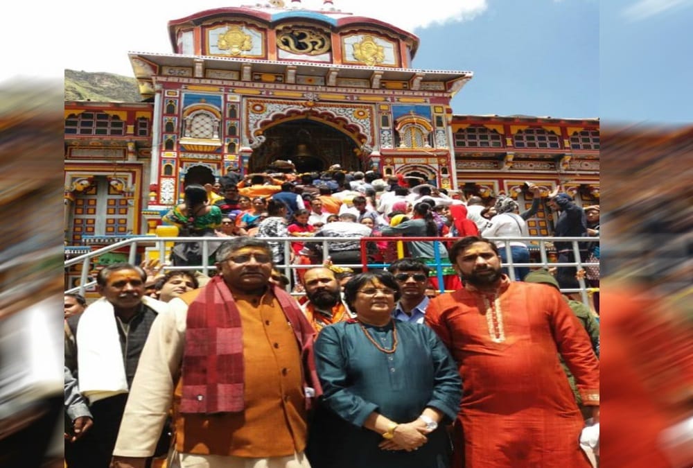 Union minister ravi shankar prasad arrives badrinath dham with wife for worship
