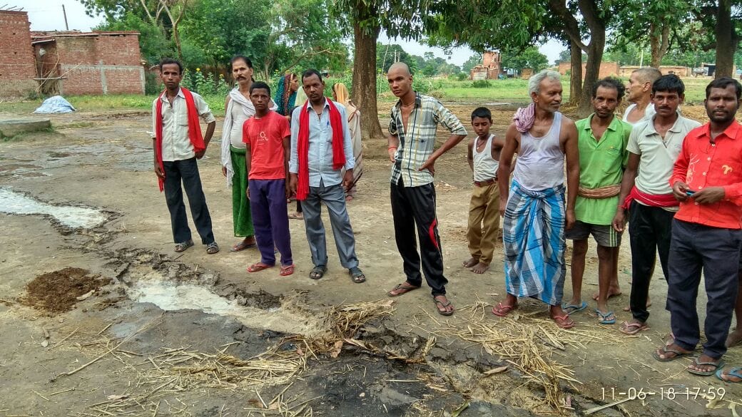 Earth cracked with explosion in UP these district people were scared