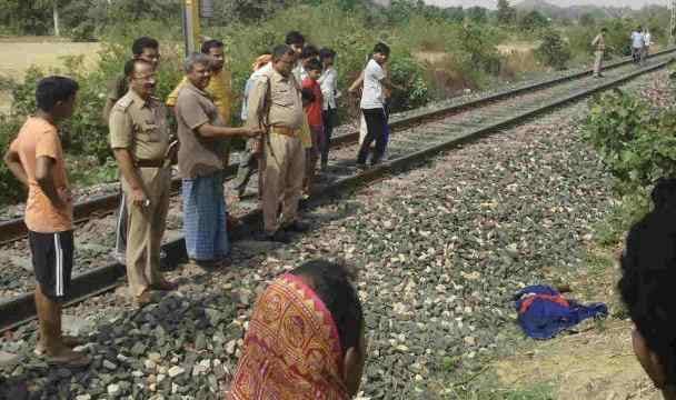 A man and women jumped from running train in sonebhadra