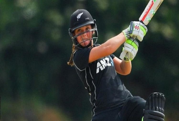 इस 17 वर्षीया बल्लेबाज ने तोड़ा क्रिकेट का सबसे बड़ा रिकॉर्ड, वन-डे मैच में  ठोके 232 रन - New Zealands Players Amelia Kerr Create History And Blasts  Unbeaten 232 Against Ireland -