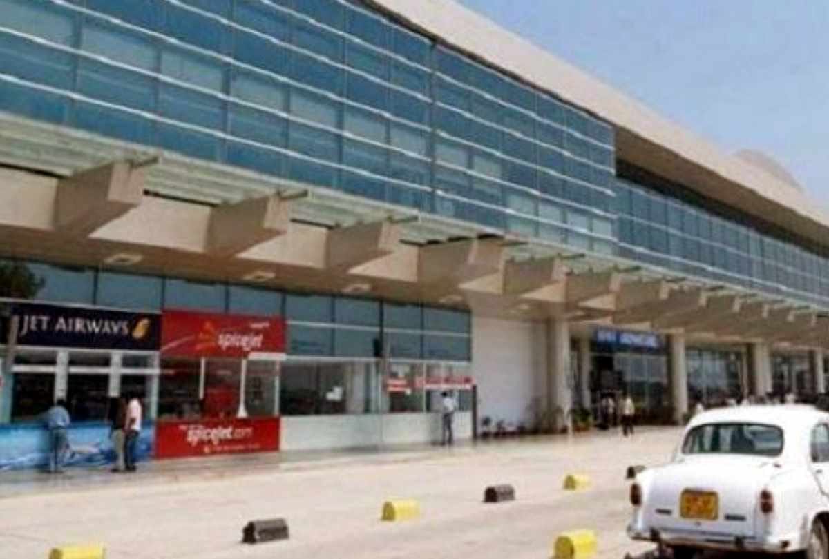 fly dubai flight delay at amausi airport
