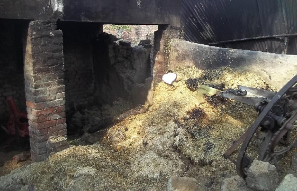 6 killed in fire after gas leakage in Azamgarh uttar pradesh