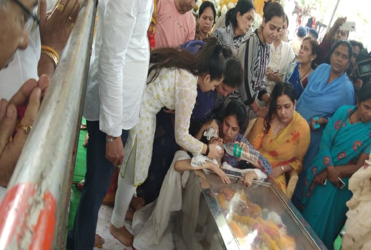 Bhaiyyu Maharaj second suicide note says Vinayak to handle the all property and business 