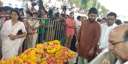 Bhaiyyu Maharaj second suicide note says Vinayak to handle the all property and business 