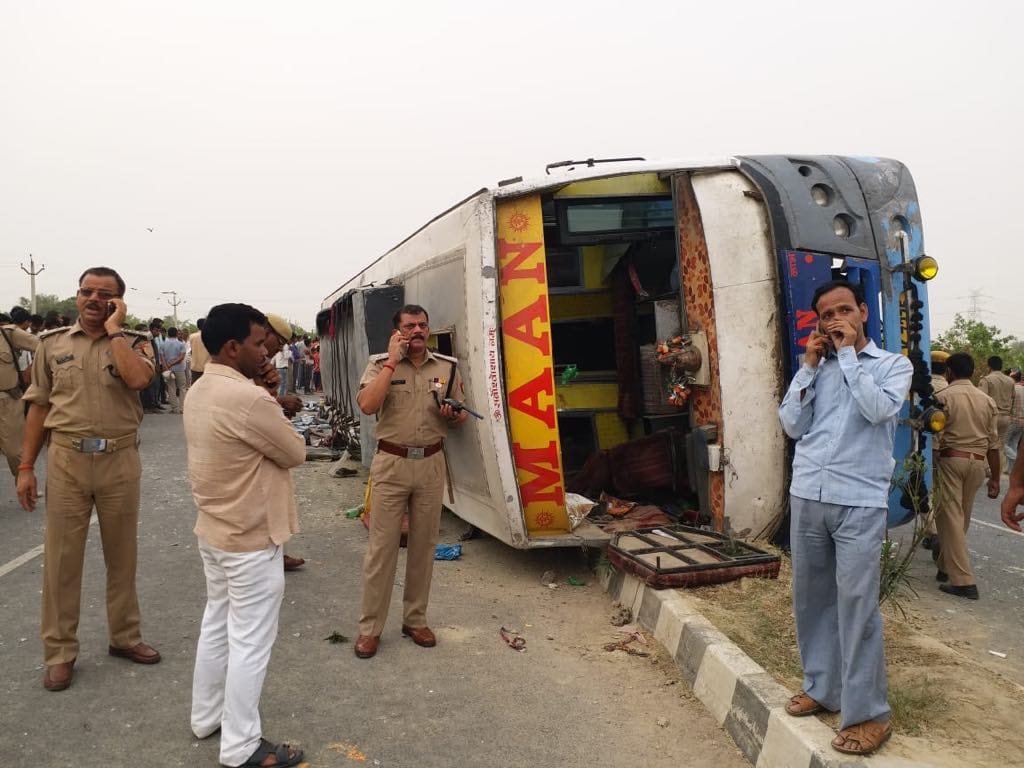17 people killed in tourist bus accident mainpuri