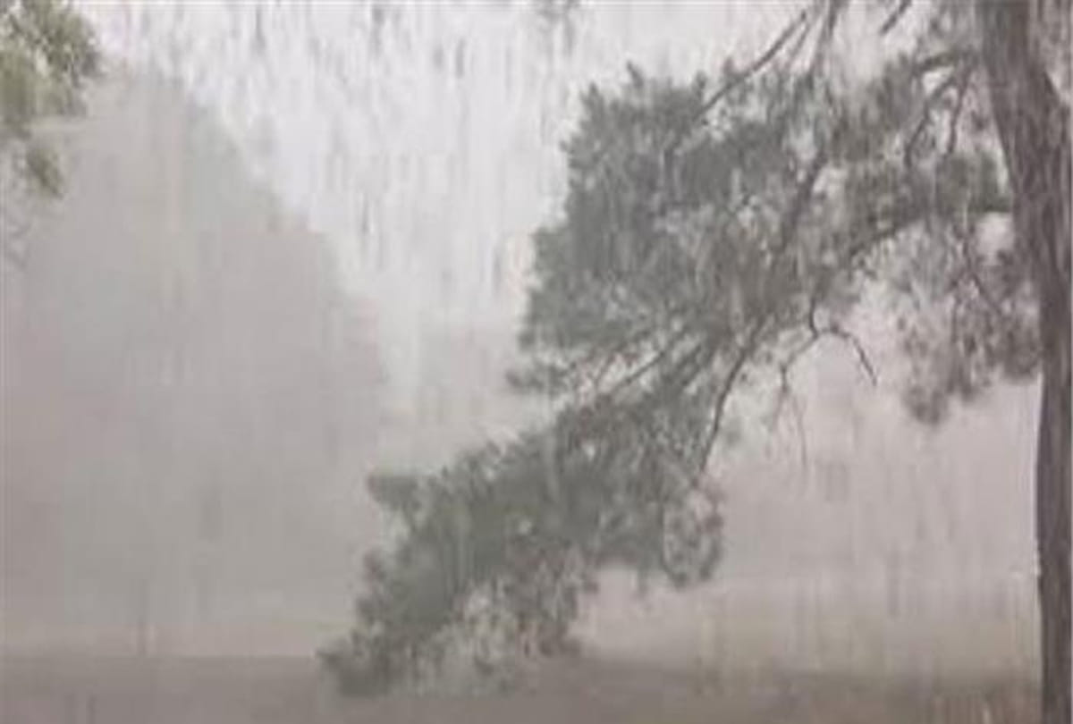 Five people including three women died due to rain and hot wind