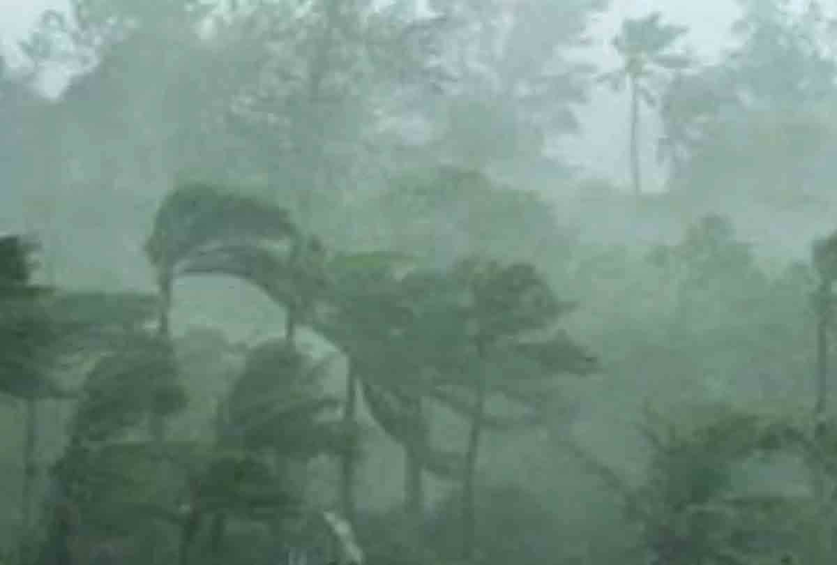 Five people including three women died due to rain and hot wind