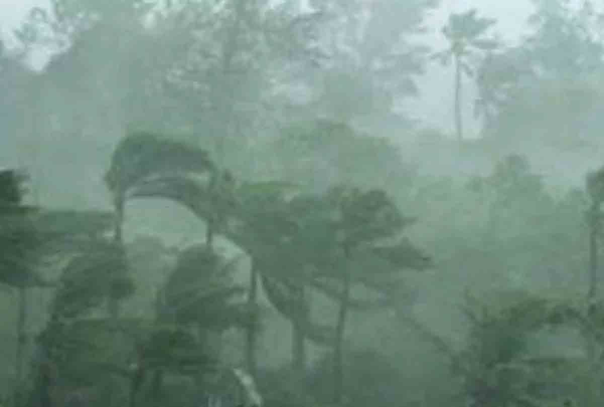 Five people including three women died due to rain and hot wind