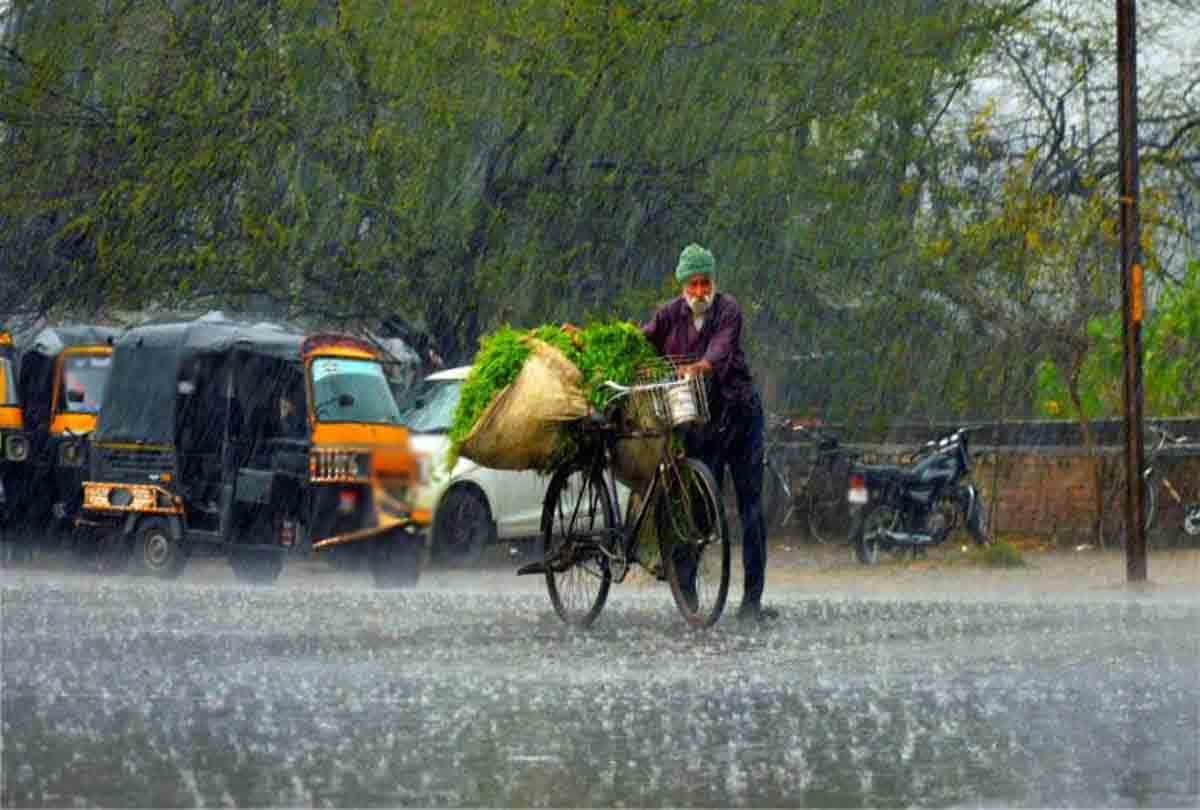Five people including three women died due to rain and hot wind