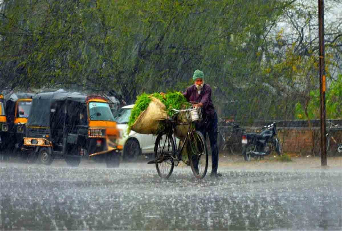 Five people including three women died due to rain and hot wind