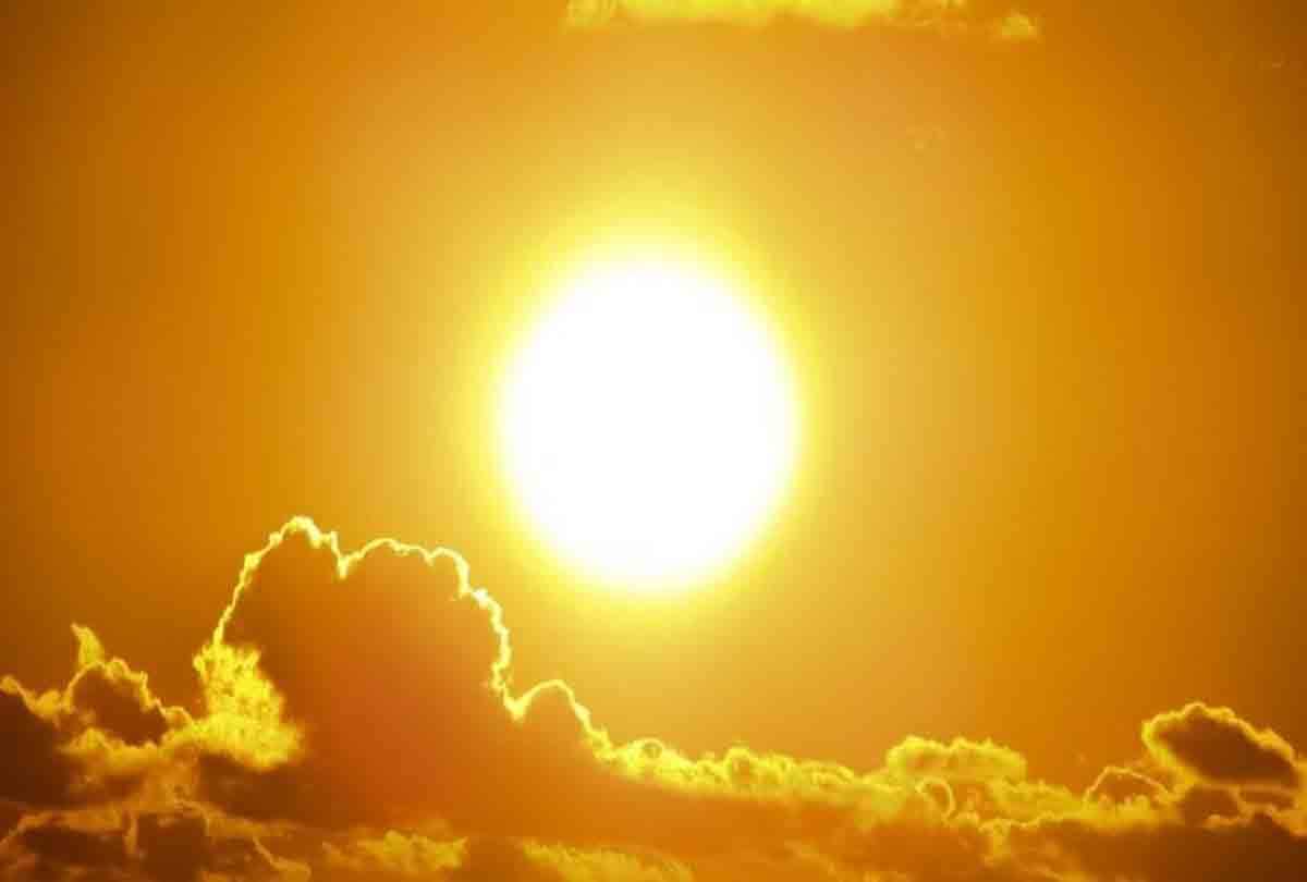 Five people including three women died due to rain and hot wind