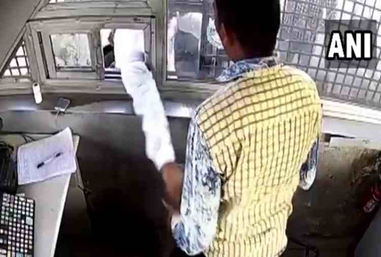 sedition case against Jat leader Sombir Jassia, who thrashes toll plaza employee in Rohtak