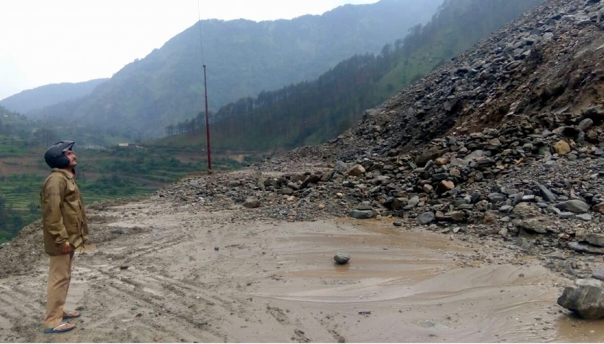 Landslide on yamunotri highway yatra stop due to landslide