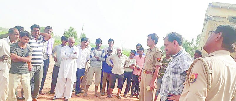 rohta me din nikalte hi yuvak ki hatya