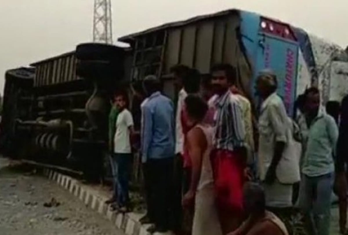 Seventeen people died in road accidents 