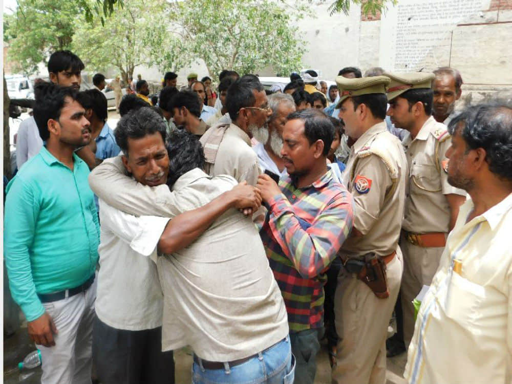 Mostly Muslims  killed in Mainpuri Road Accident