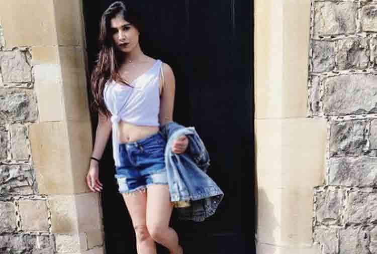 ex cricketer navjot singh sidhu glamorous daughter rabia sidhu failed bollywood heroines