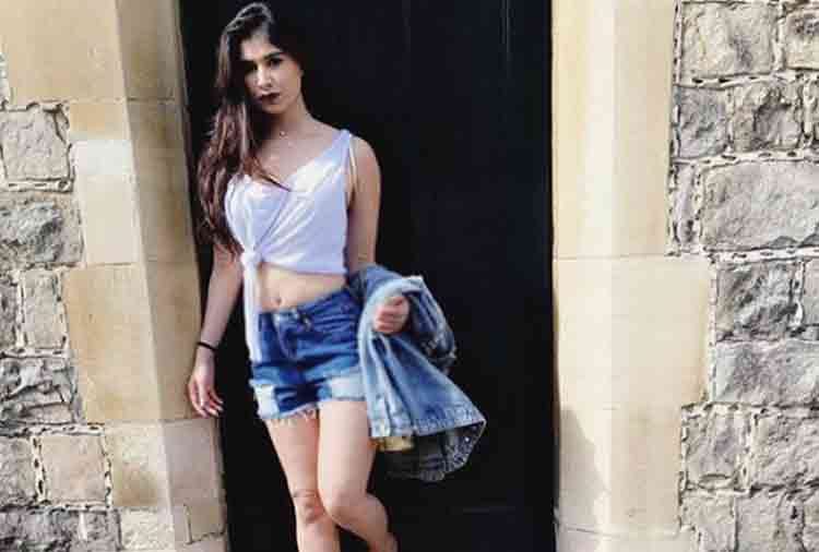 ex cricketer navjot singh sidhu glamorous daughter rabia sidhu failed bollywood heroines