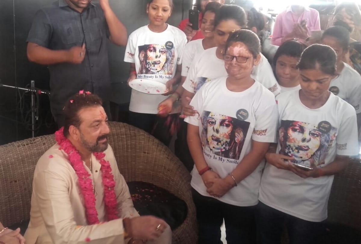 actor sanjay dutt visited sheroes cafe in lucknow