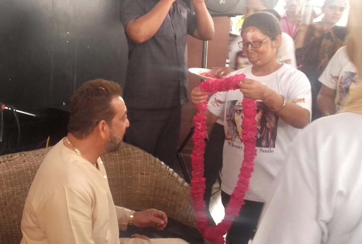 actor sanjay dutt visited sheroes cafe in lucknow