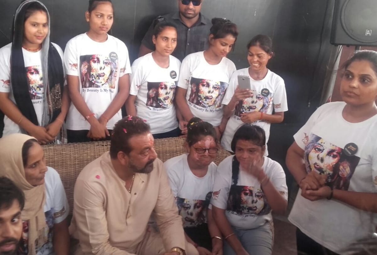 actor sanjay dutt visited sheroes cafe in lucknow