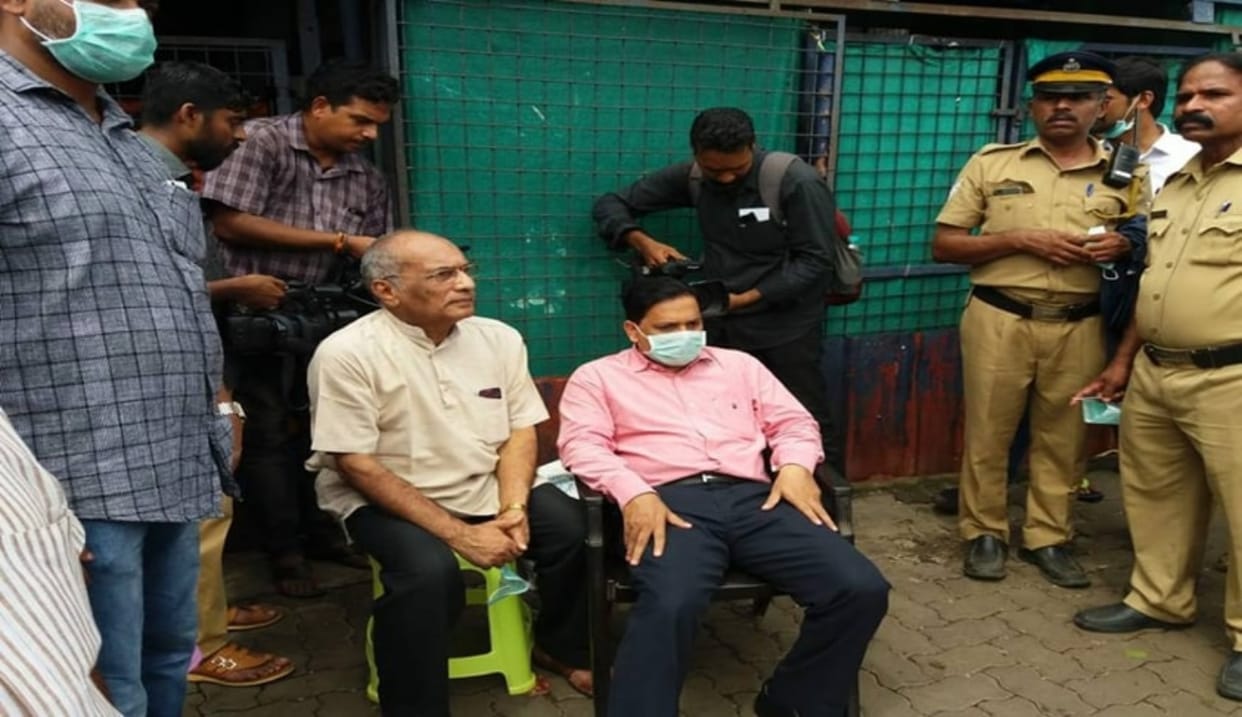 Municipal corporation removed garbage in a few hours after judicial officer sitting near it in Kochi