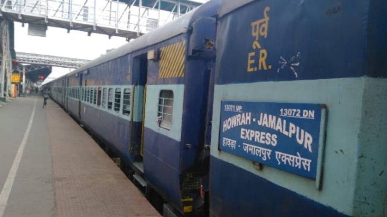 railway worker molested foreigner in running train in Kolkata