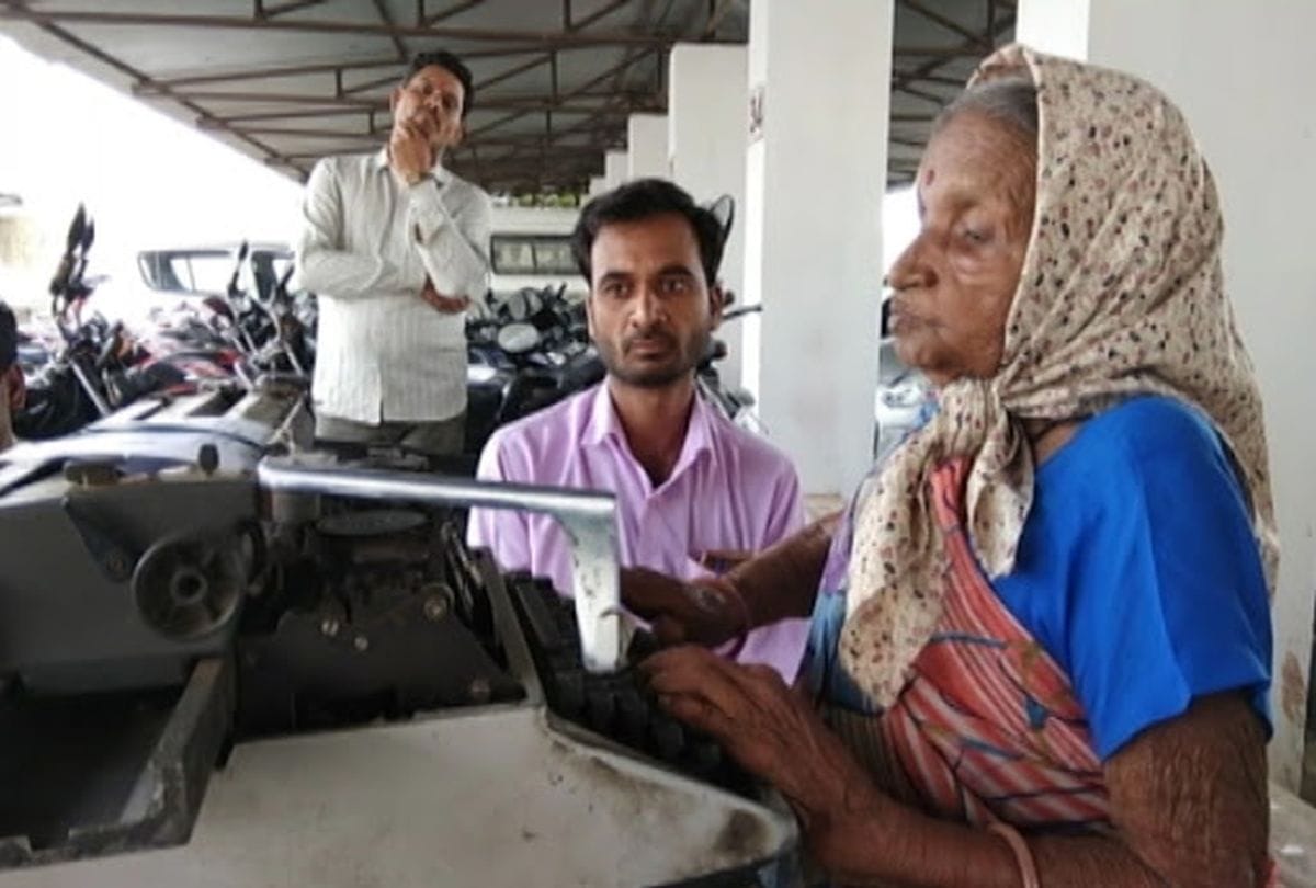 See video of typist amma share by virender sehwag on twitter account