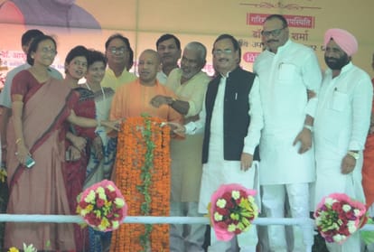 21 modern bus stations are being developed says yogi adityanath.