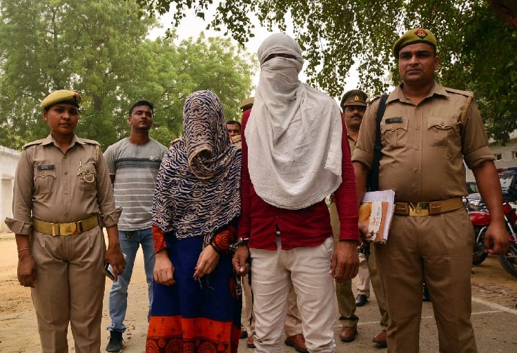 Parents arrested for leaving newborn daughter