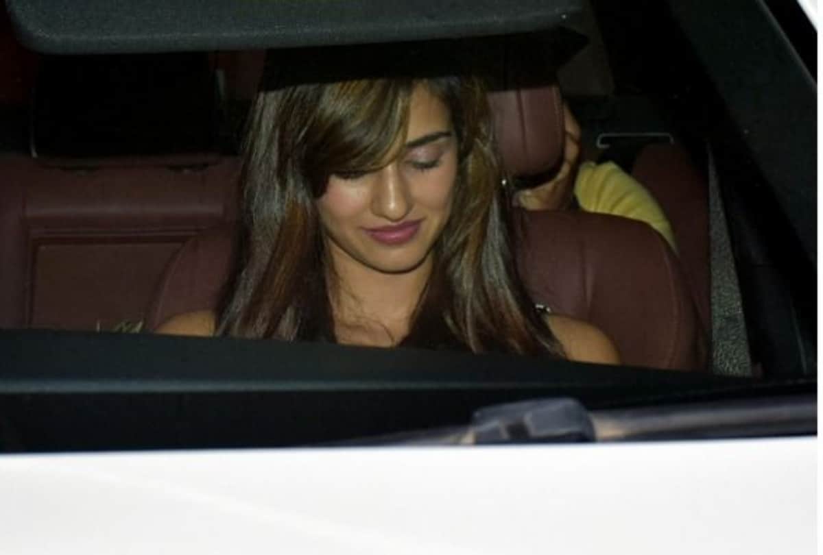 tiger shroff hiding disha patani backseat of car
