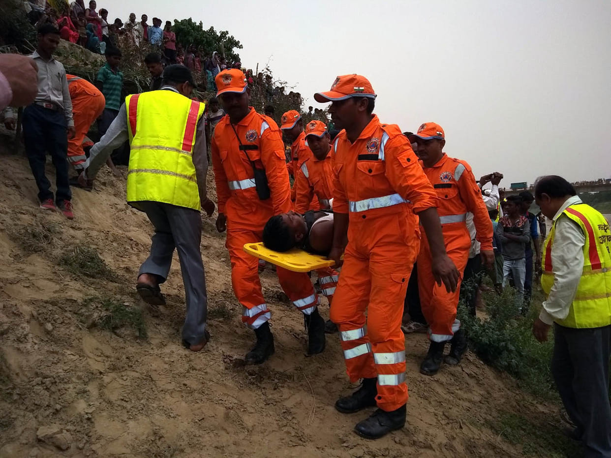 save yong man sink in river