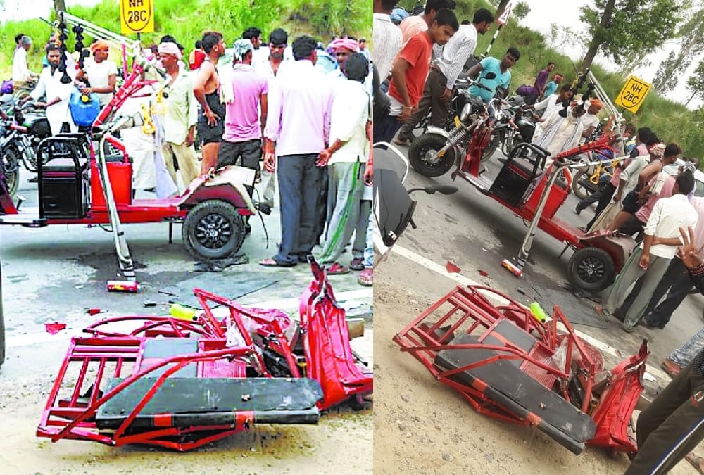 A truck hits an e ricksahw, three died.