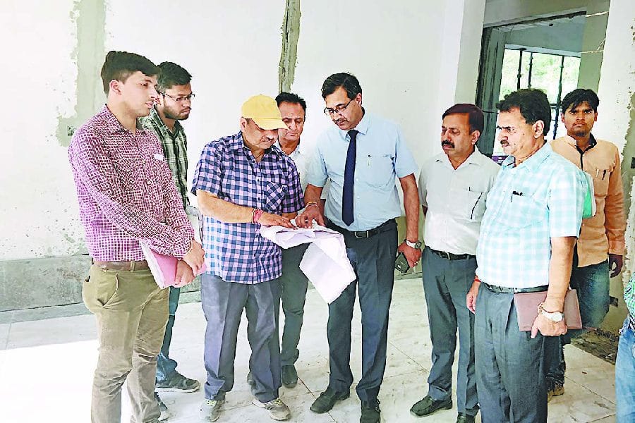 ठेकेदार को अक्तूबर तक निर्माण कार्य पूरा करने के आदेश