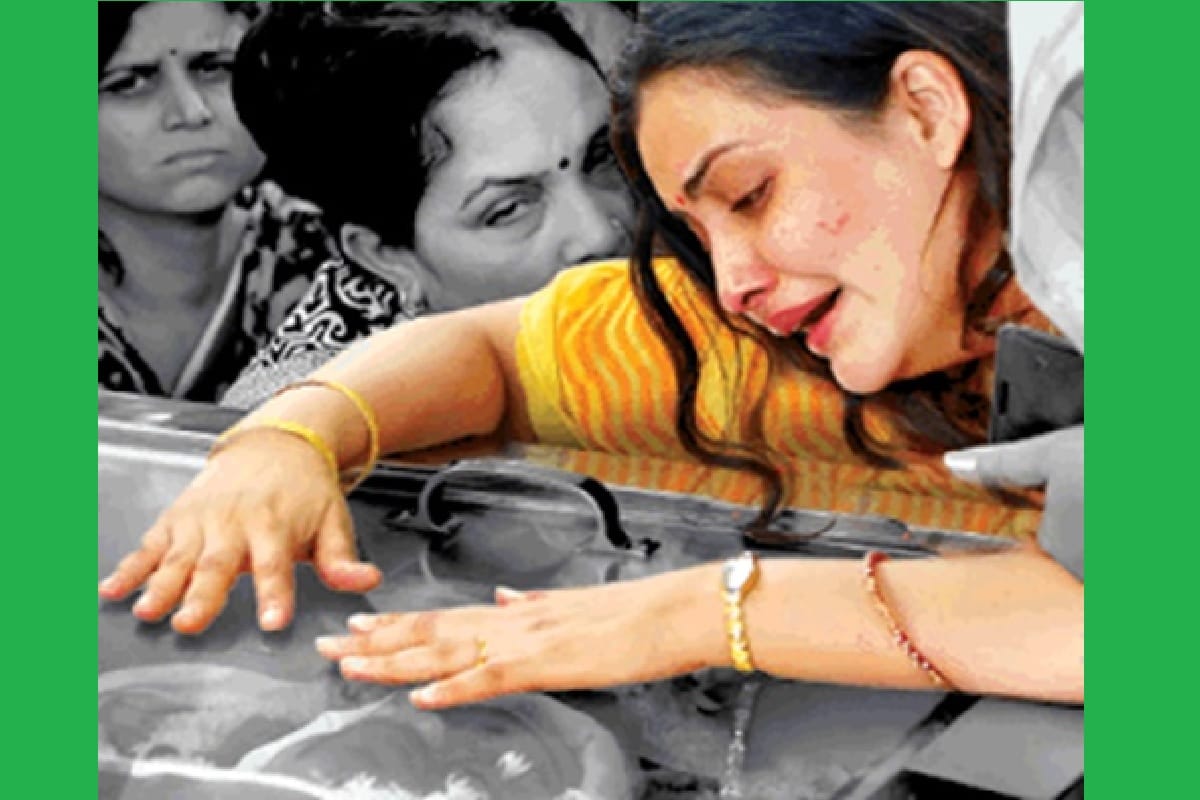 Wife Aayushi, daughter kuhu kept weeping on Bhayyuji Maharaj funeral, tension between them was alive