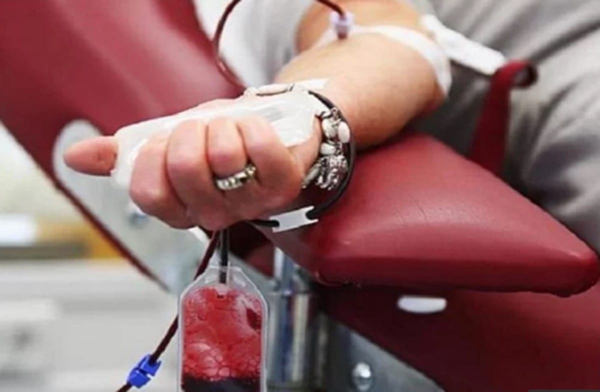 CRPF 4 PERSONALS DONATE BLOOD IN KISTWAR TWO BROKE THEIR FAST