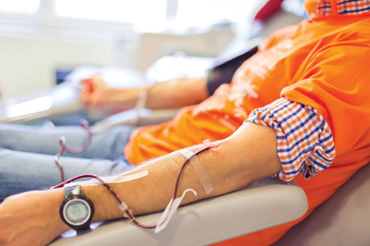 police man and army personnel group to help people via blood donation
