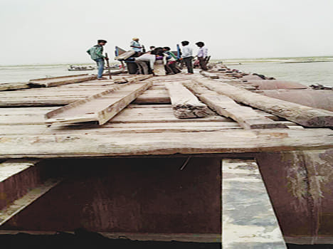 Break the Pantoon bridge of Dhai Ghat, broken contact with three districts