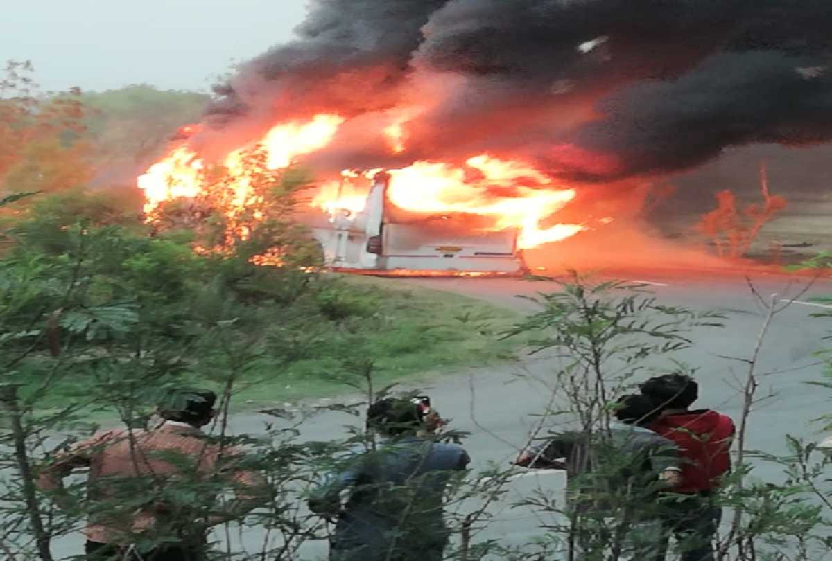 tourist volvo bus on fire at nalagarh solan
