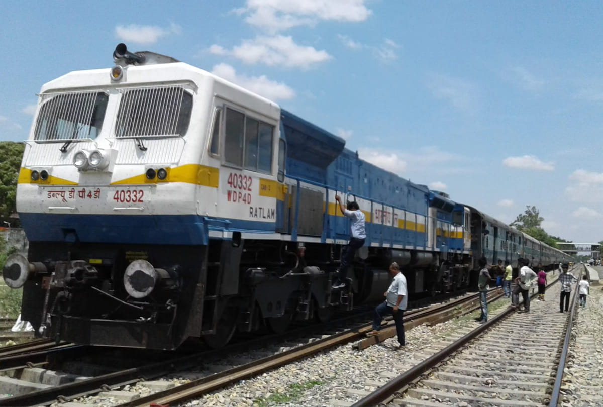 Sabarmati Express will not arrive at Jhansi-Kanpur route for forty two days