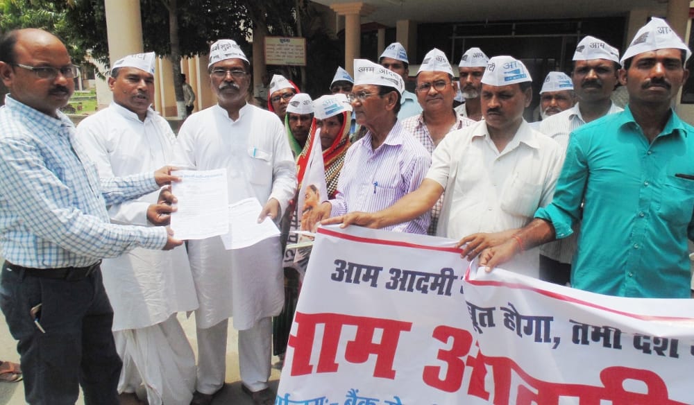 protest against the Lieutenant Governor of Delhi