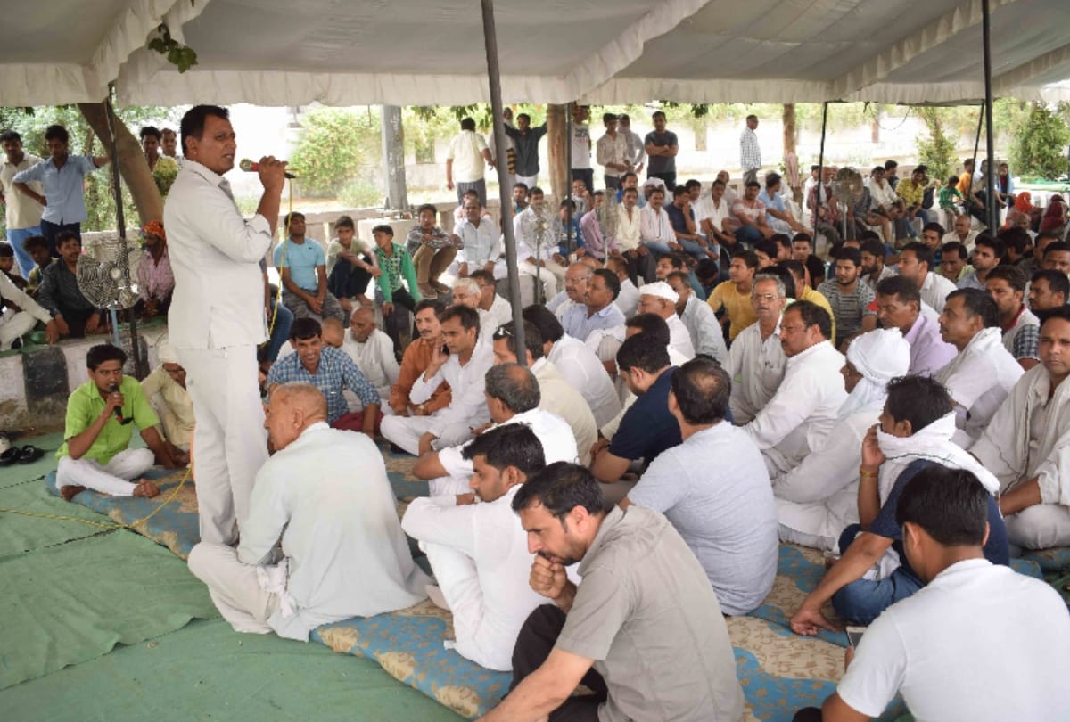 samajwadi party jumps in dumping ground matter of noida sector 123
